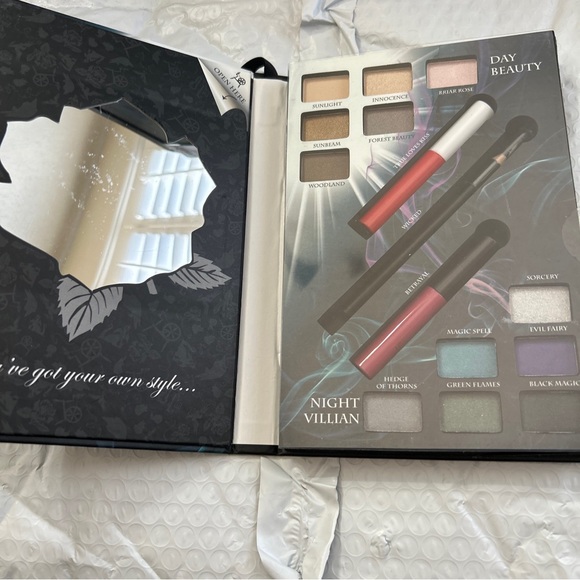 e.l.f. Disney Good vs Evil Let the Drama Begin Beauty Book super Rare find new - Picture 6 of 13